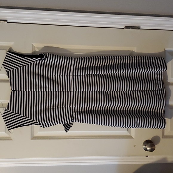 Worthington B&W Striped Faux-wrap Dress w/ Side-tie Detail - Sz 8 - Picture 2 of 5